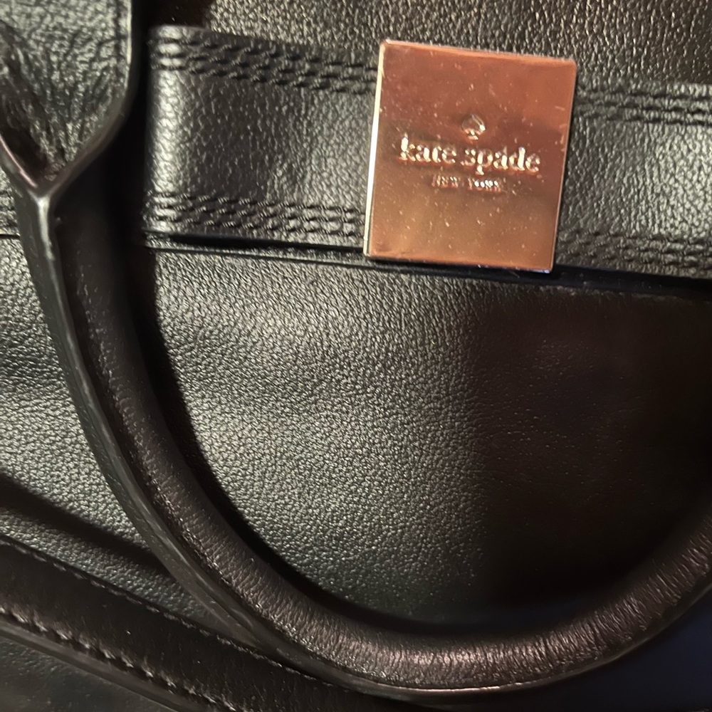 Kate Spade 100% Leather Black Crossbody Bag with magnetic closure